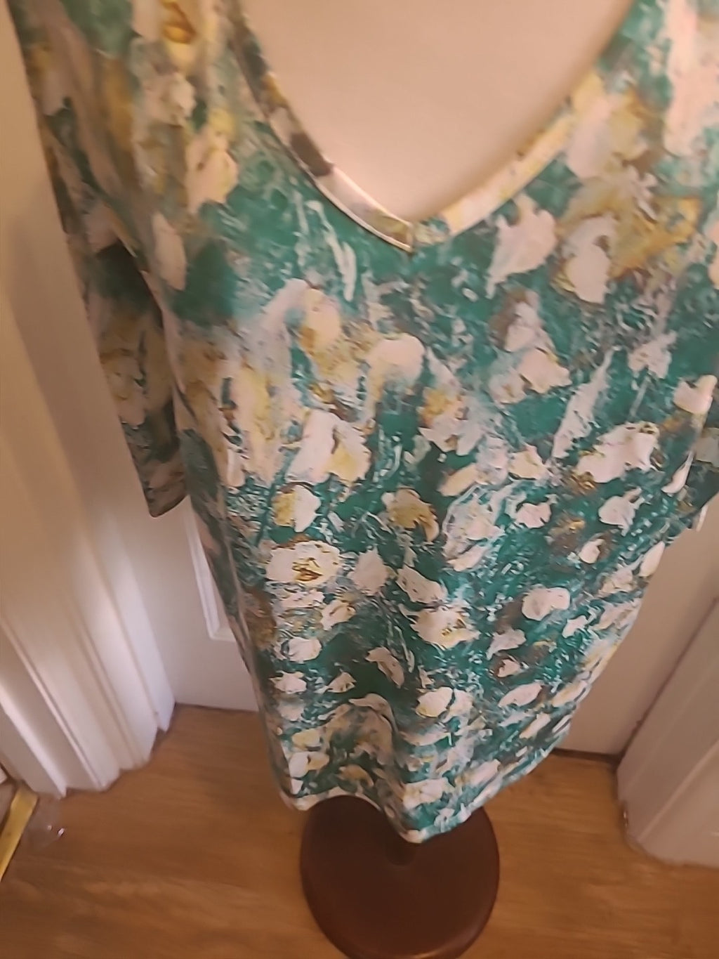Ladies Size Large Green Floral Mid Sleeved Tshirt