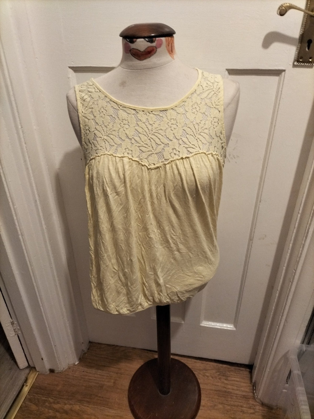 Ladies Dorothy Perkins Size 12 Yellow Sleeveless Tshirt