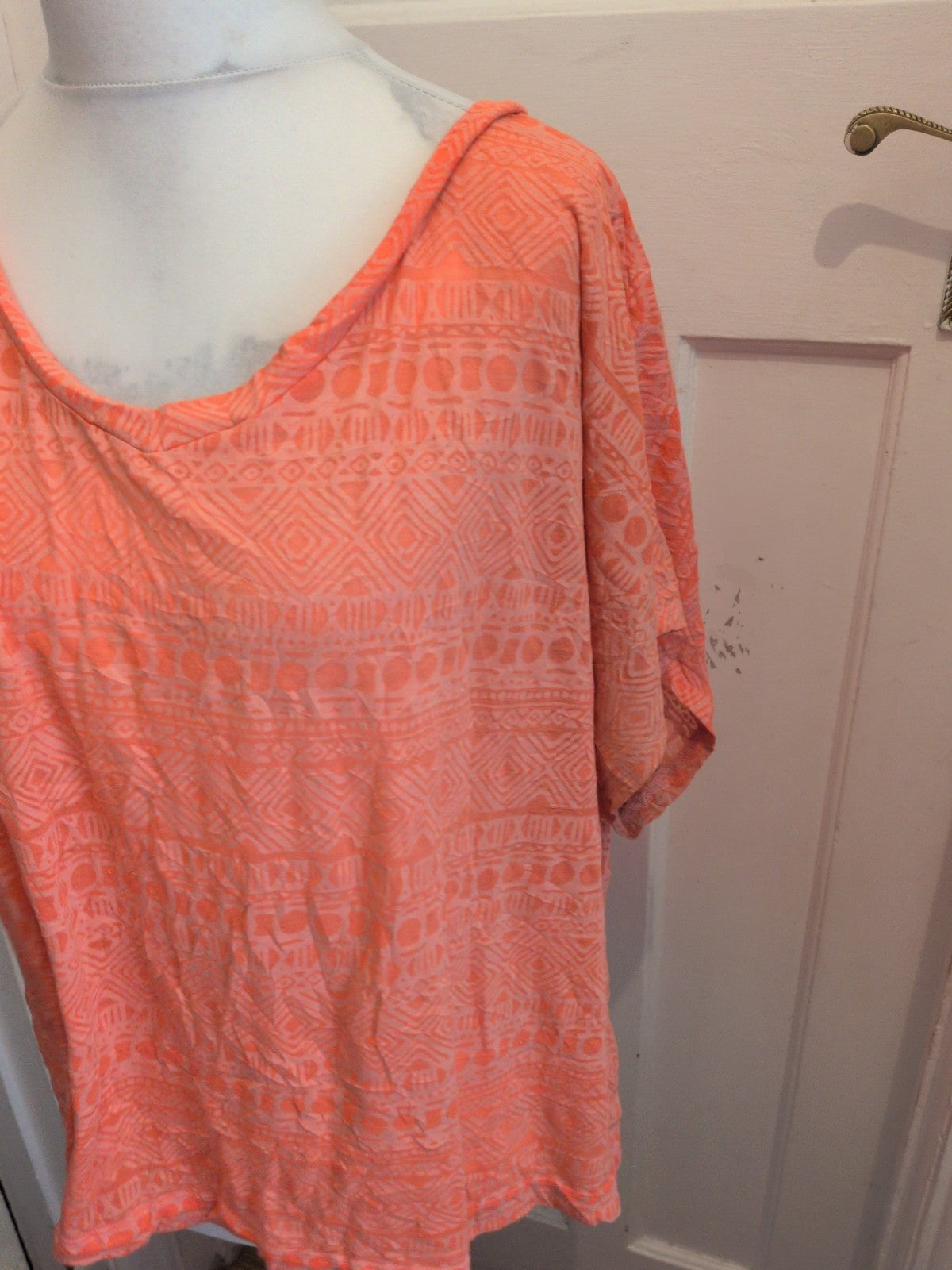 George 24 Coral Pattern V Neck Short Sleeve T-shirt