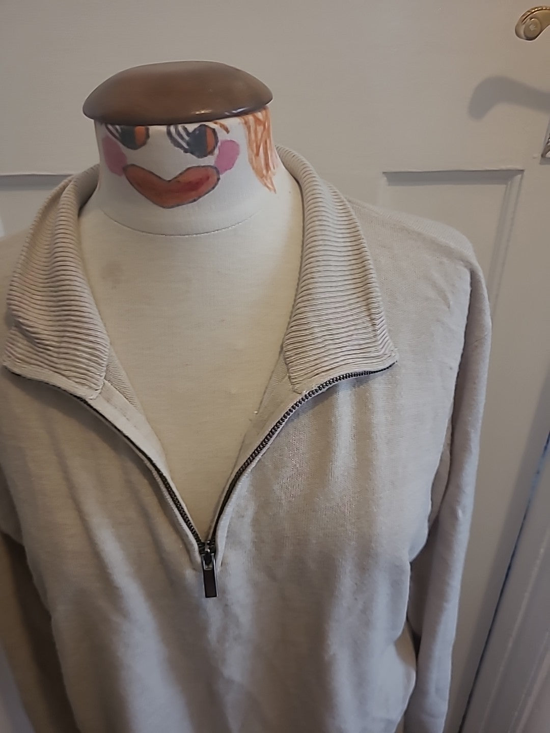 Mens Easy Size Large Beige Long Sleeve Jumper