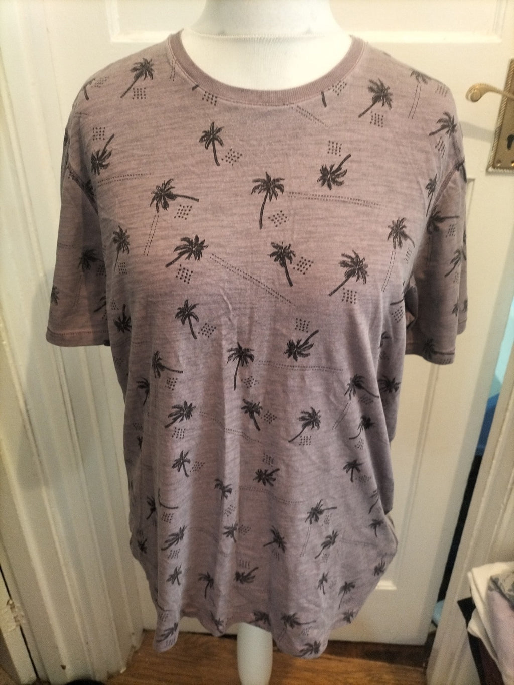 North Coast Large Tailored Fit Purple And Black Palm Tree T-shirt