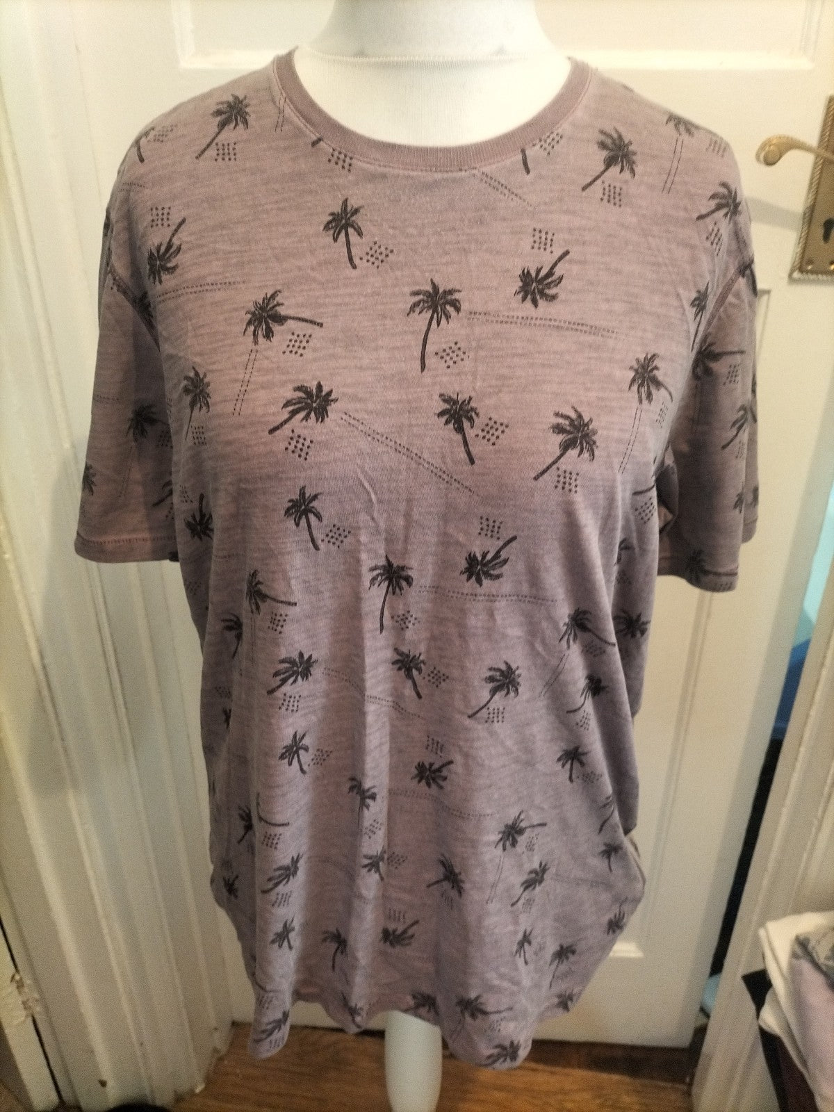 North Coast Large Tailored Fit Purple And Black Palm Tree T-shirt