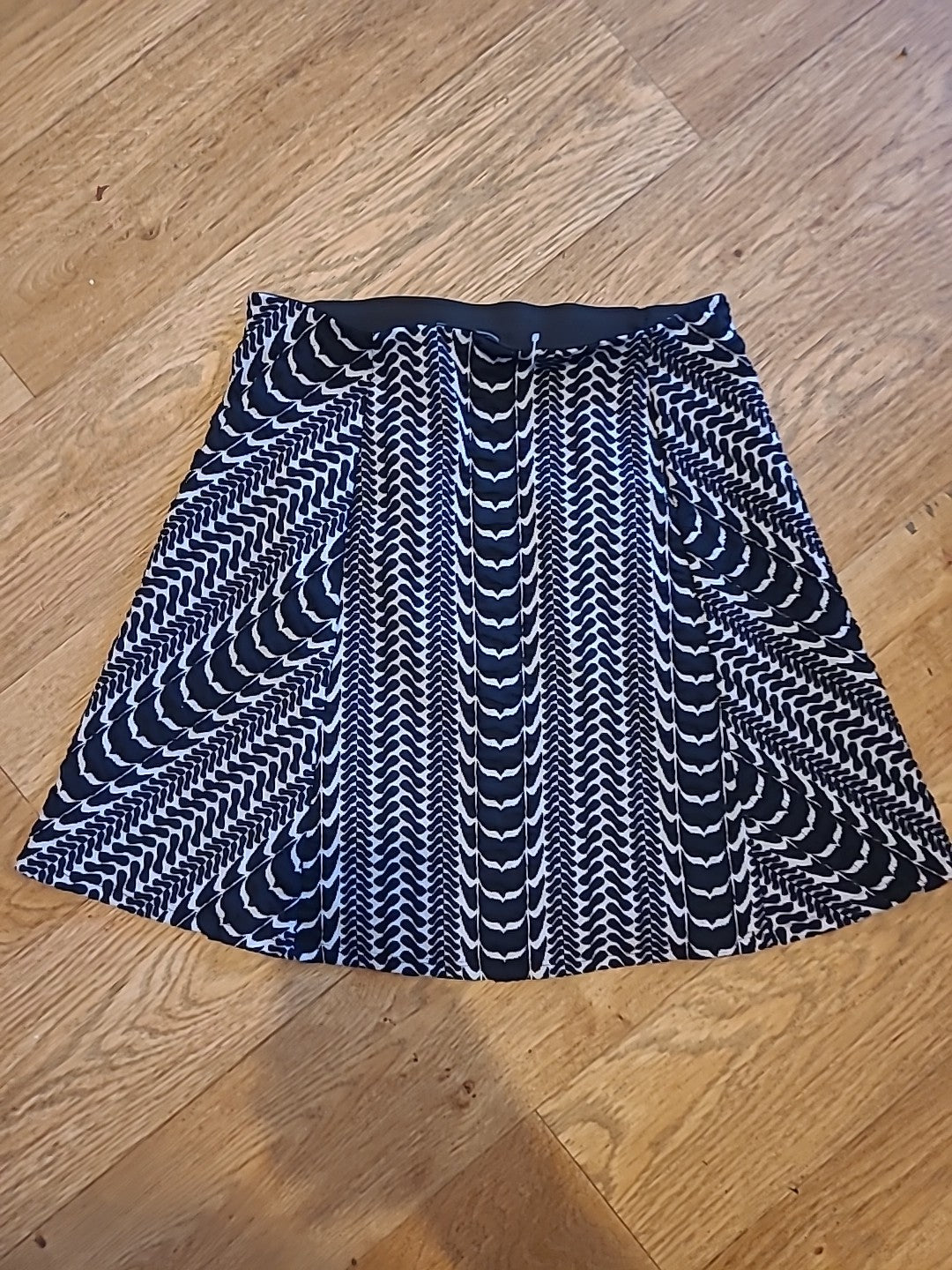 Ladies Zara Trafaluc Size Medium Navy/White Elasticated Skirt