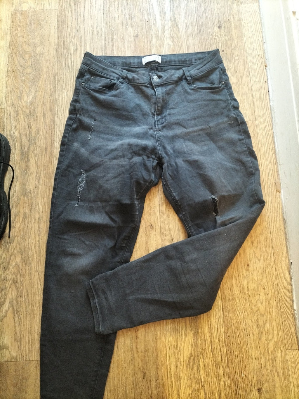 Ladies Denim365 Size 16R Black Ripped Skinny Jeans