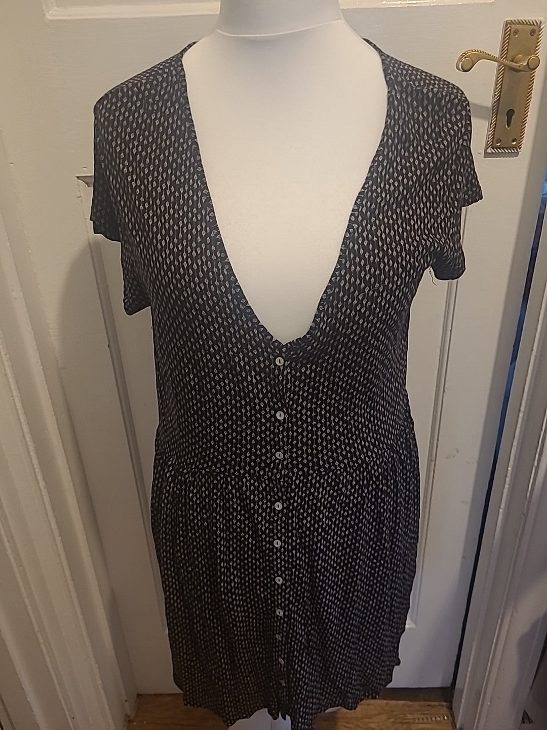 Ladies H&M Size Large Black Patterned Short Sleeved Dress