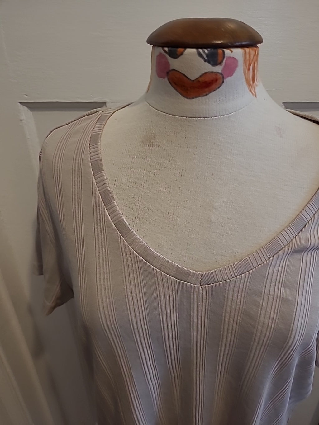 Ladies Beloved Size 3XL Beige Ribbed Short Sleeved Tshirt