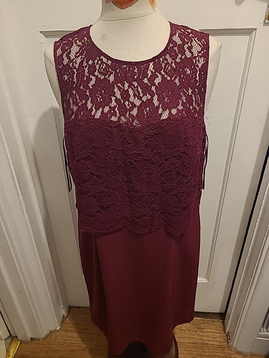 Ladies Oasis Size 14 Deep Purple Floral Lace Knee Length Dress Sleeveless...