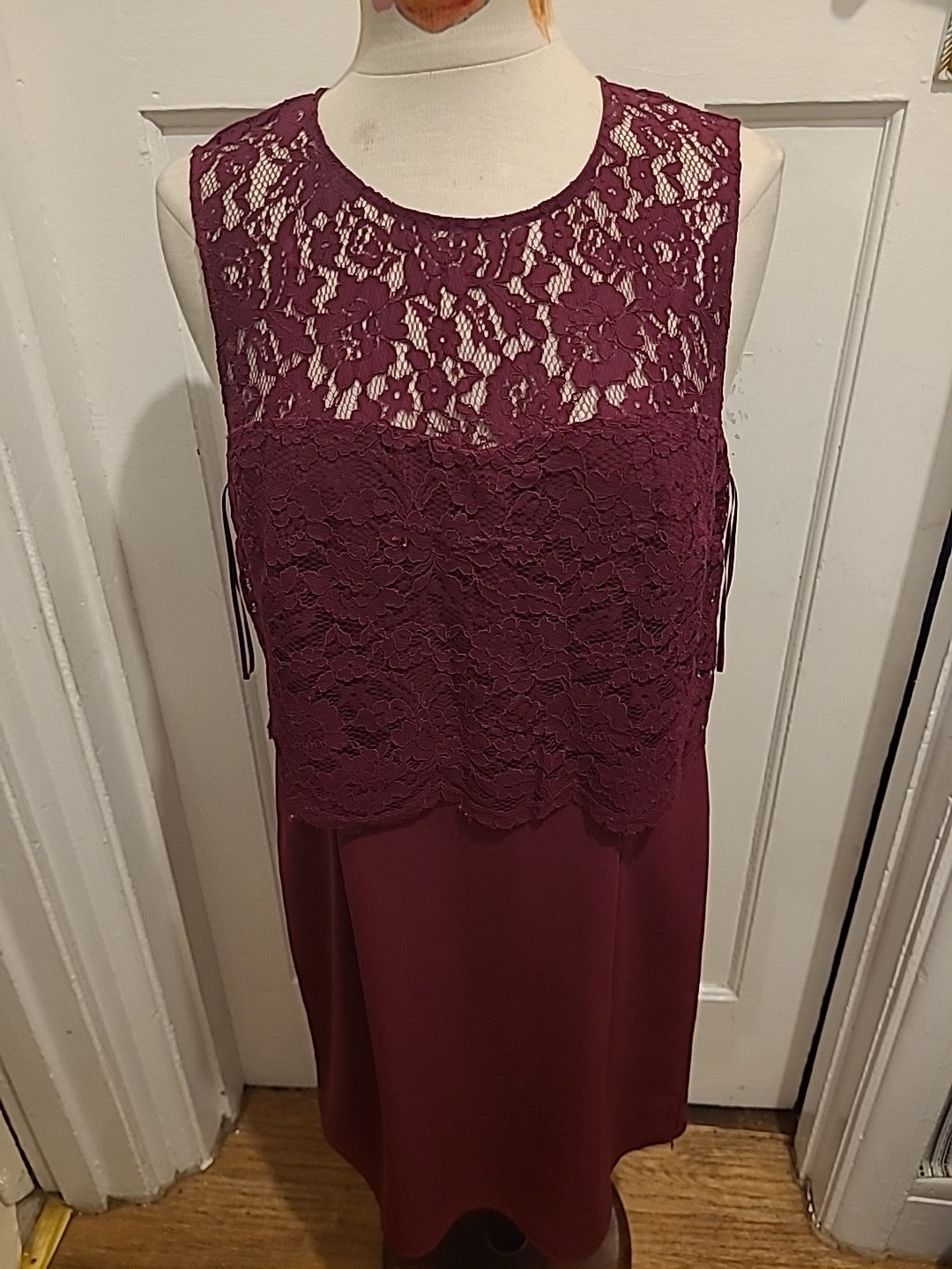 Ladies Oasis Size 14 Deep Purple Floral Lace Knee Length Dress Sleeveless...