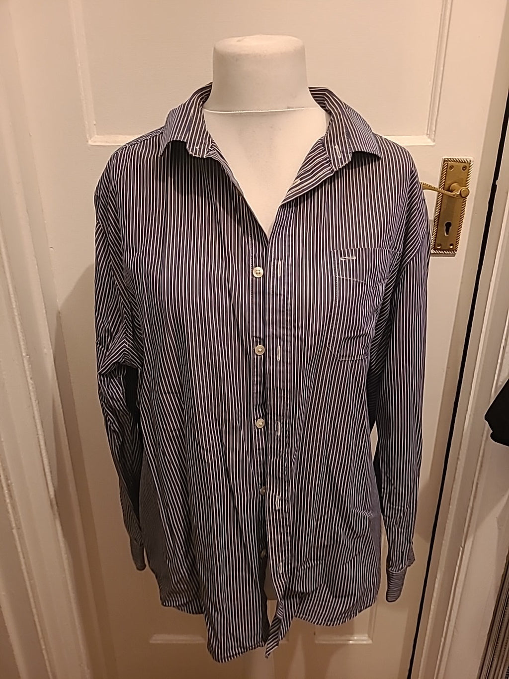 Tu Size X Large Blue And White Long Sleeved Shirt