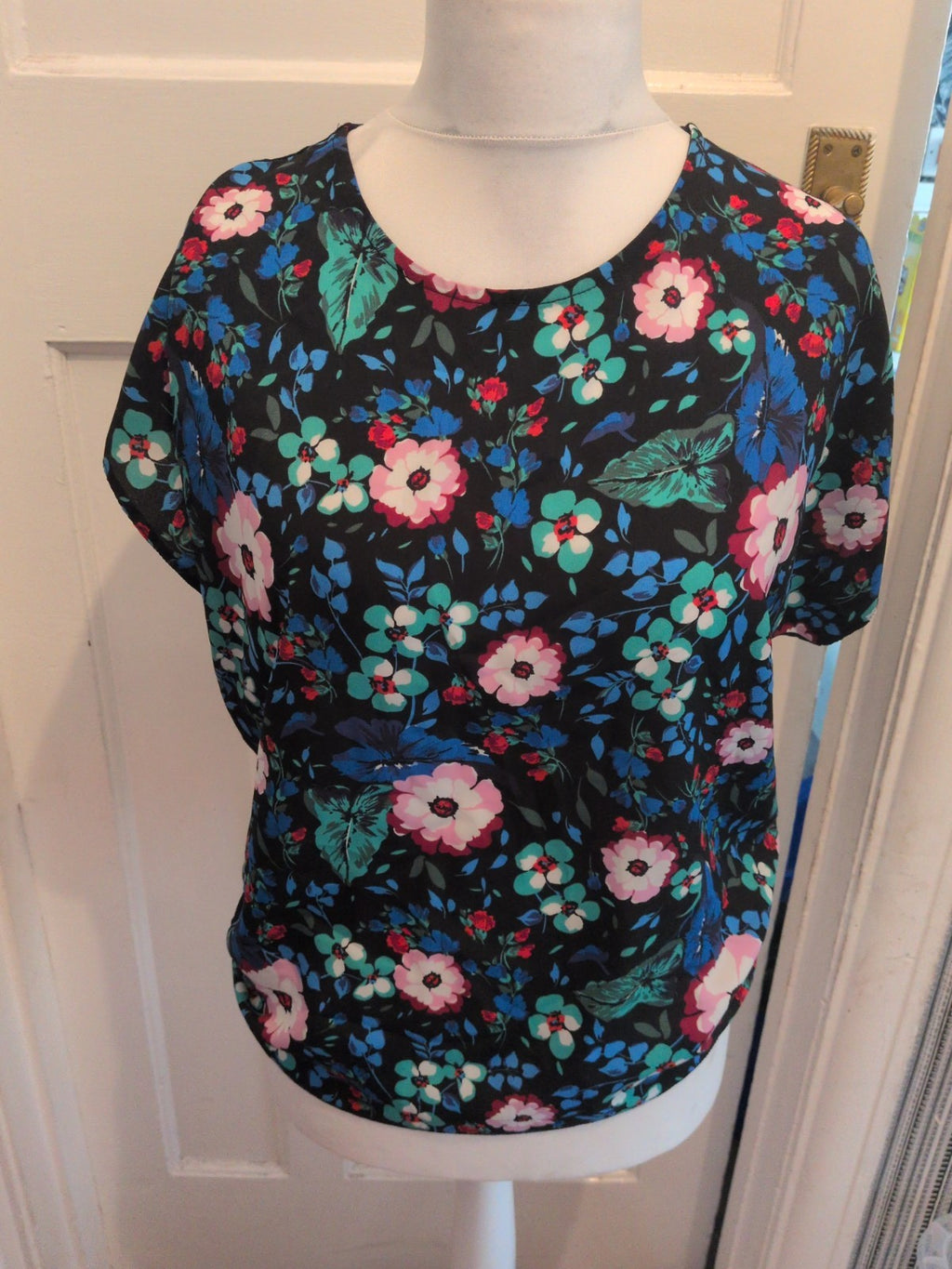Tu 12 Black Flowers Short Sleeve Blouse
