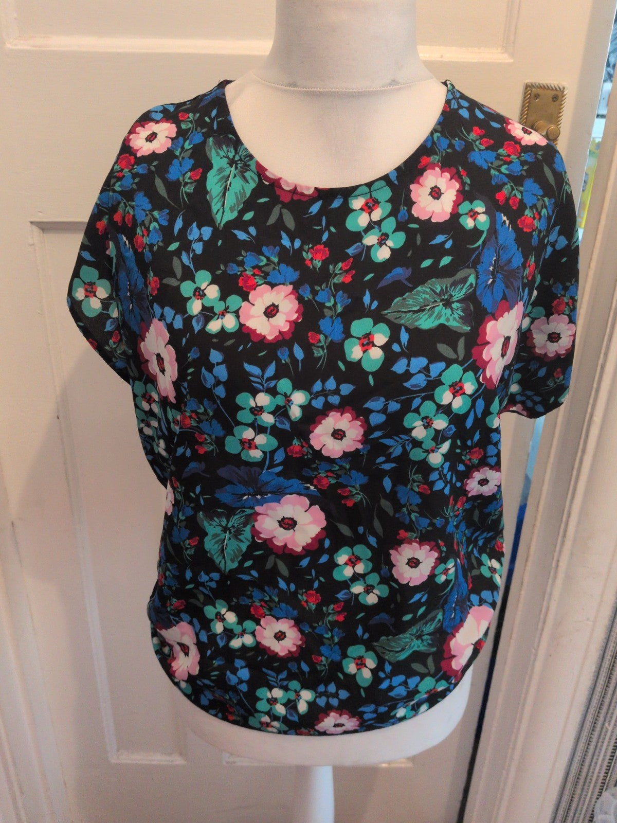 Tu 12 Black Flowers Short Sleeve Blouse