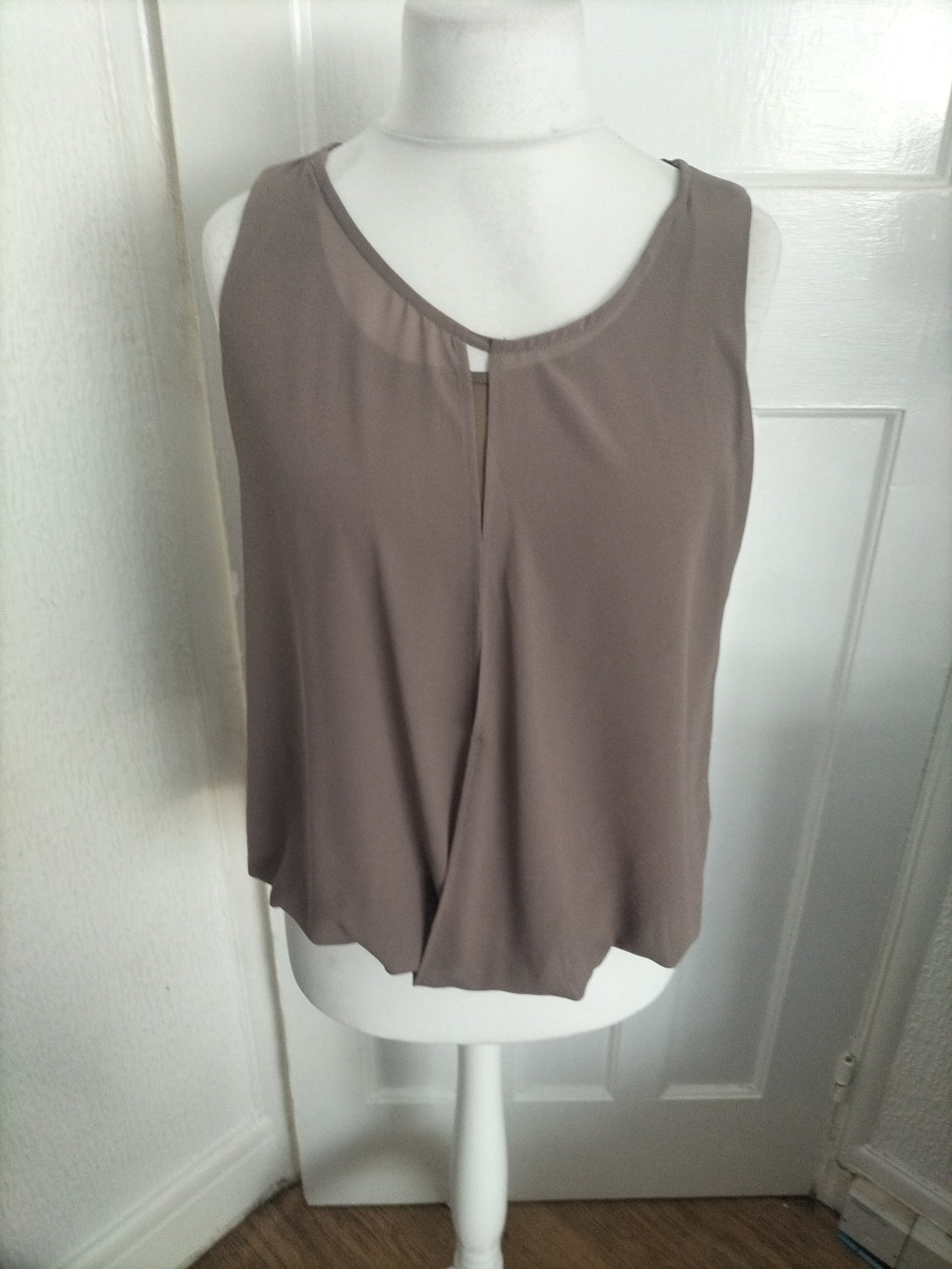 Ladies Apricot Size 12 Brown Sleeveless Blouse