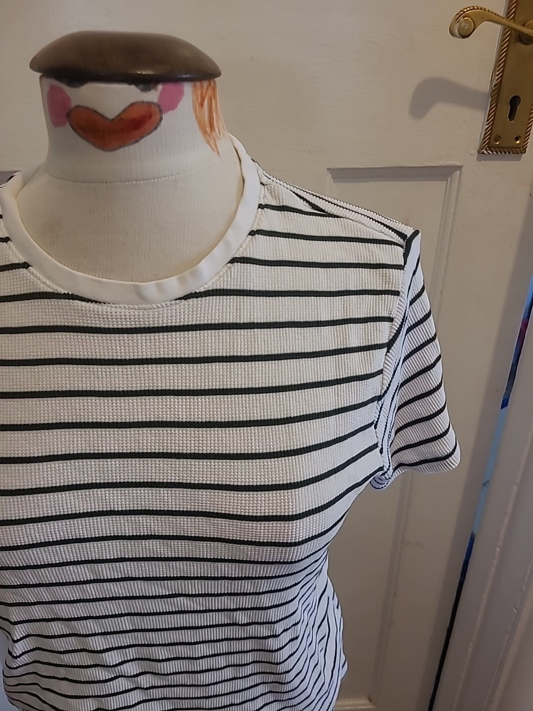 Ladies Tu Size Medium Black White Short Sleeved Sleepwear Tshirt