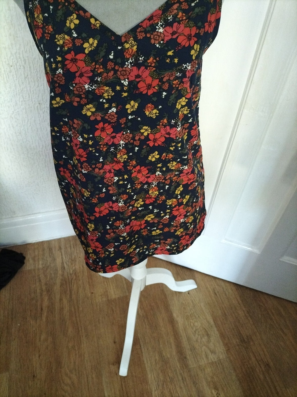 Ladies Peacock Size 10 Navy Floral Strappy Top