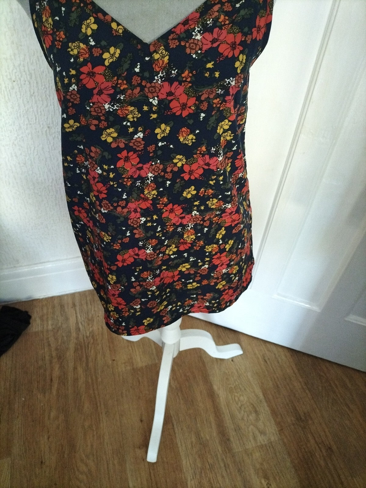 Ladies Peacock Size 10 Navy Floral Strappy Top