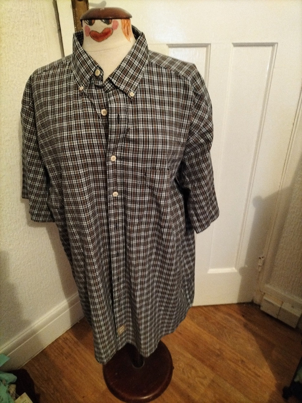 Mens Khakis Size Large Check Short Sleeved Shirt