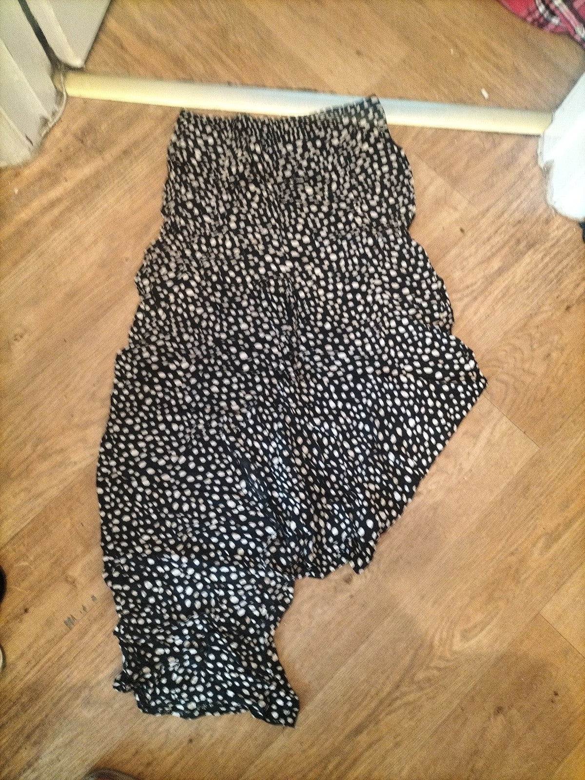 Peacocks 8 Black And Beige Elasticated Cropped Trousers