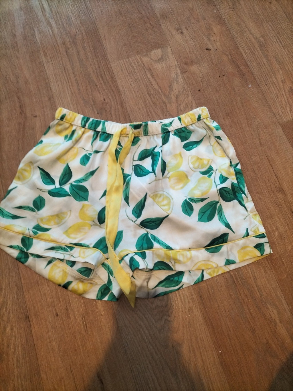 Ladies Primark Size 2xs White Lemon Patterned Elasticated Sleep Shorts
