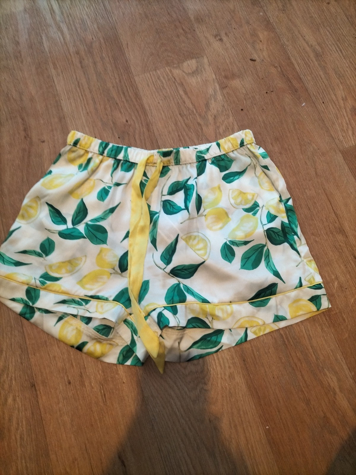 Ladies Primark Size 2xs White Lemon Patterned Elasticated Sleep Shorts