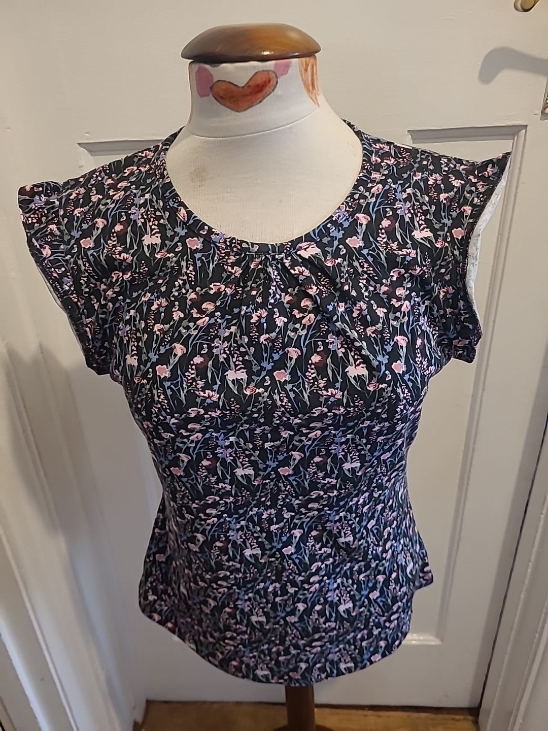 Ladies Trespass Size XS Black Floral Short Sleeved Blouse