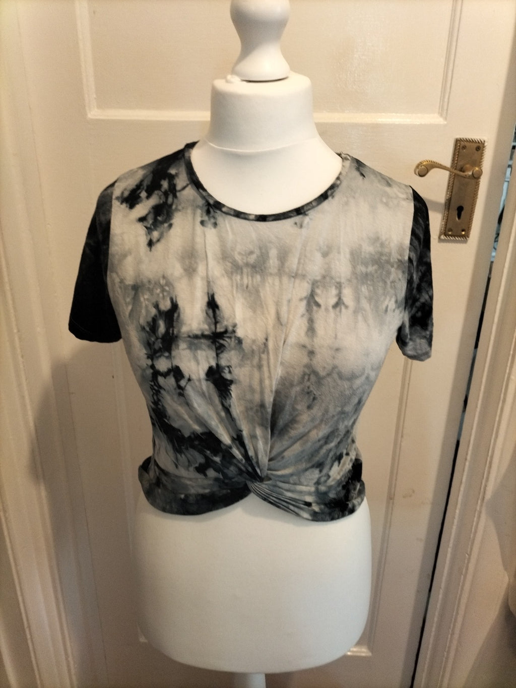 Ladies Primark Size 8 Grey/Black/White Dye Short Sleeved Top