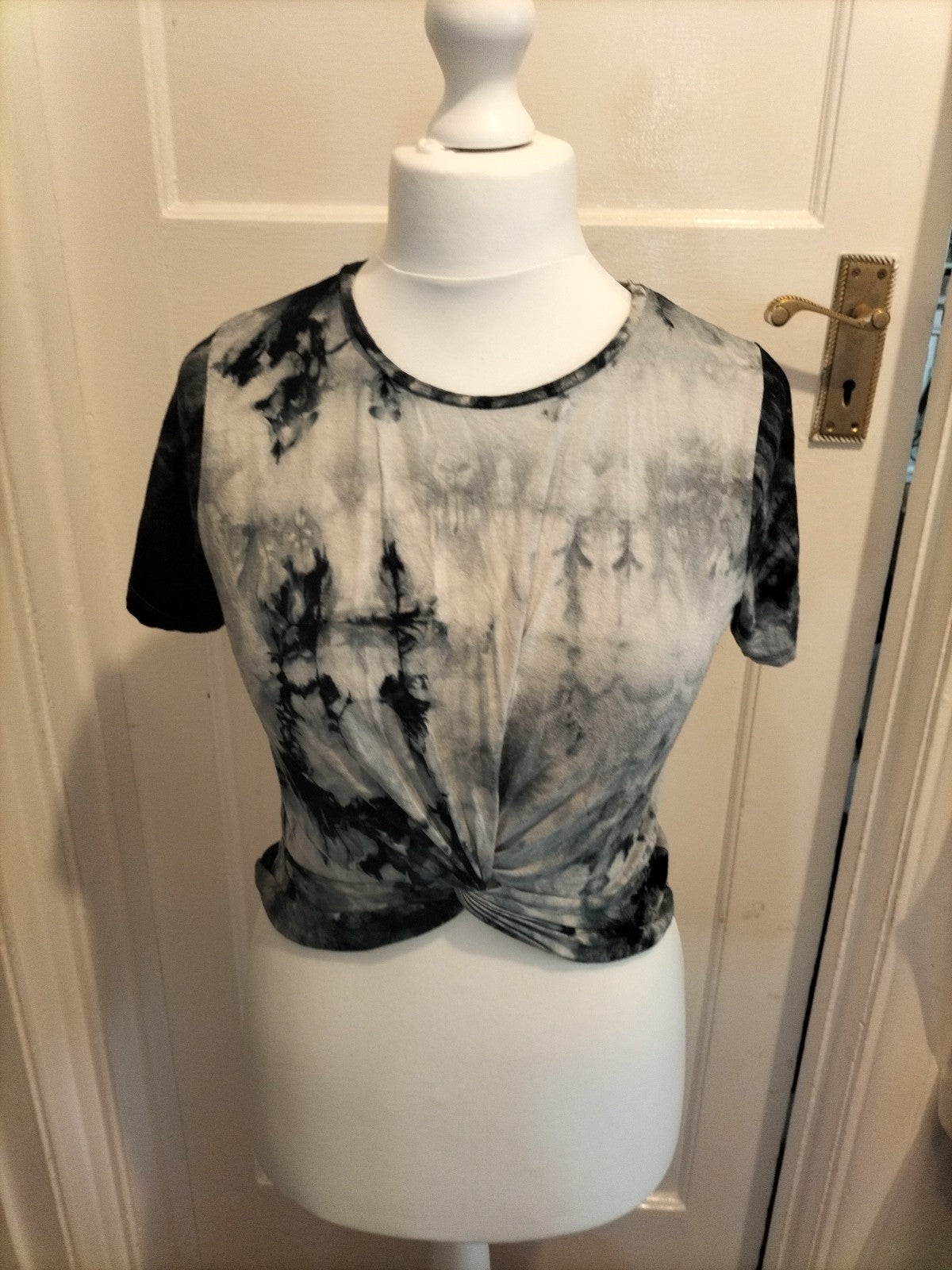 Ladies Primark Size 8 Grey/Black/White Dye Short Sleeved Top