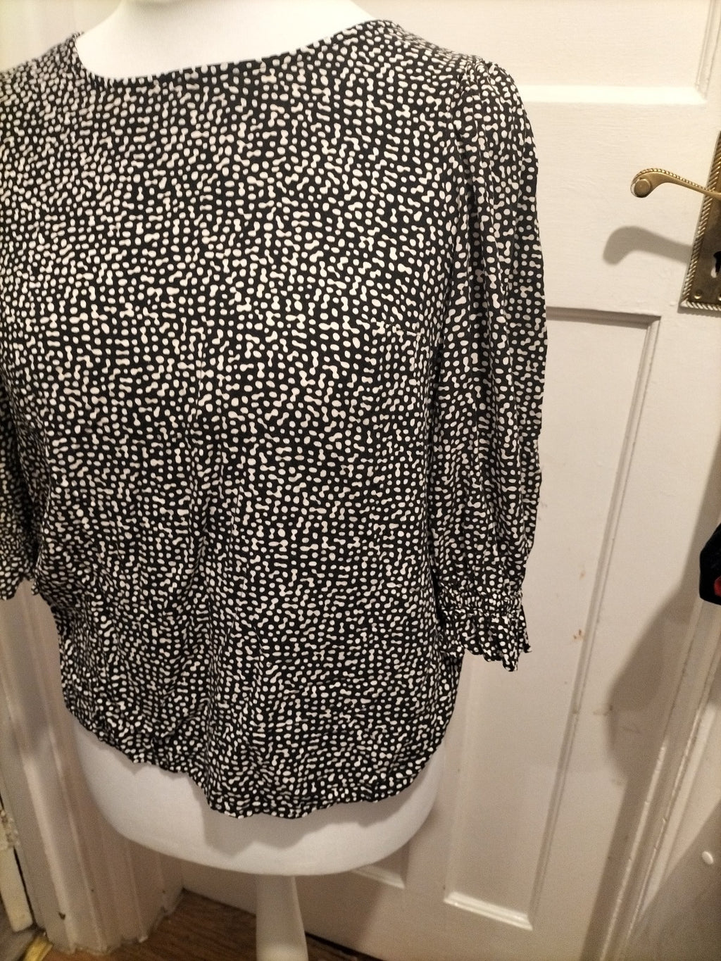 Ladies F+F Size 12 Black And White Short Sleeved Blouse