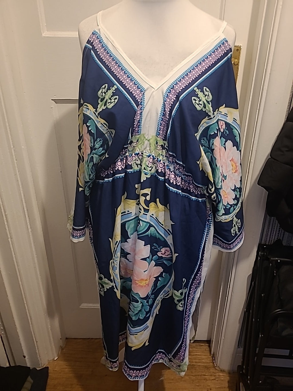 Ladies Size 2XL Multicoloured Floral Bat Wing Short Sleeved Dress