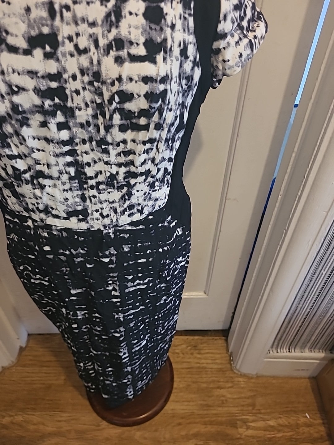 Ladies Autograph Size 12 Black/White Cap Sleeved Dress