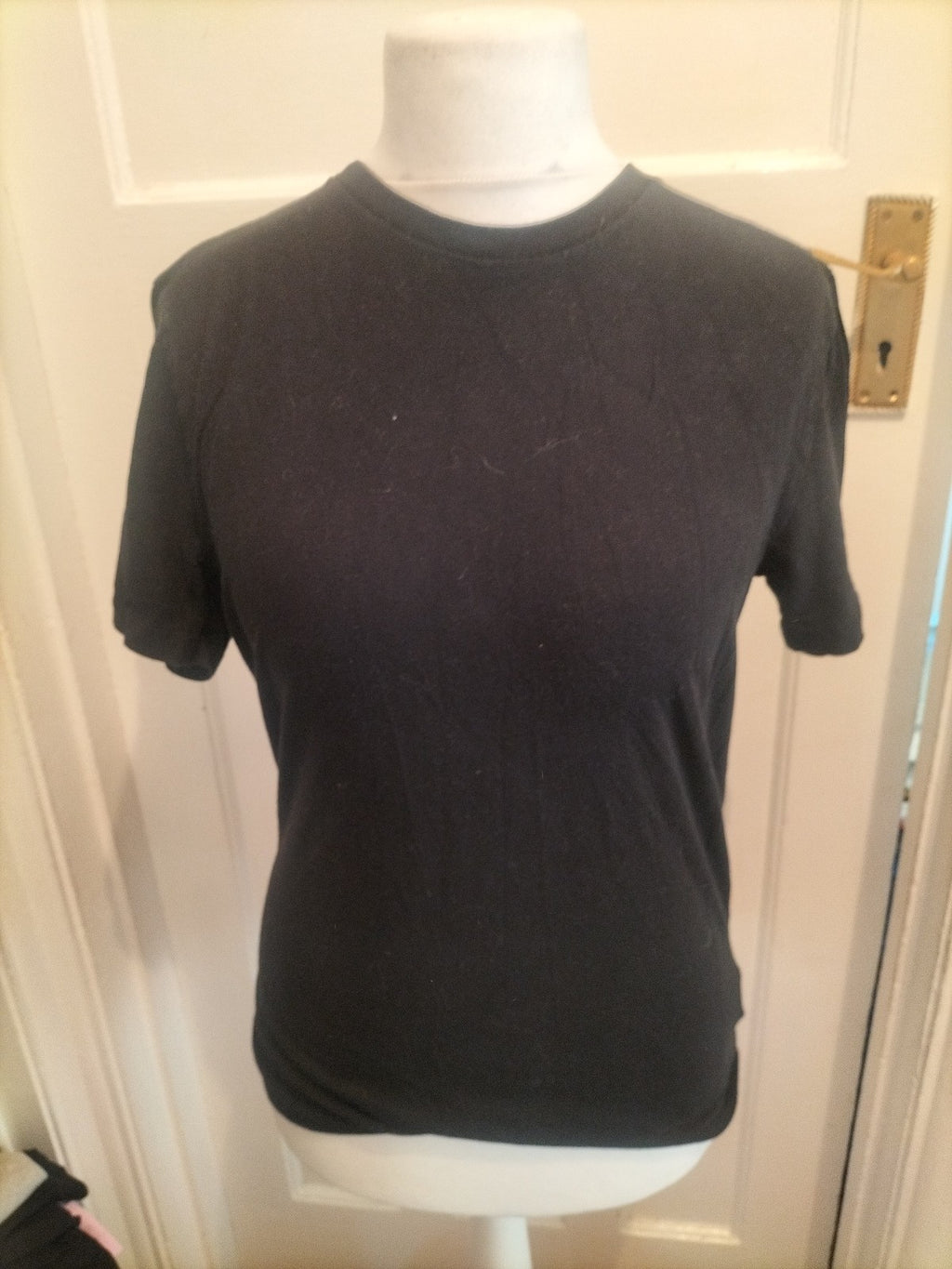 Mens Gap Size Small Black Short Sleeved T-shirt
