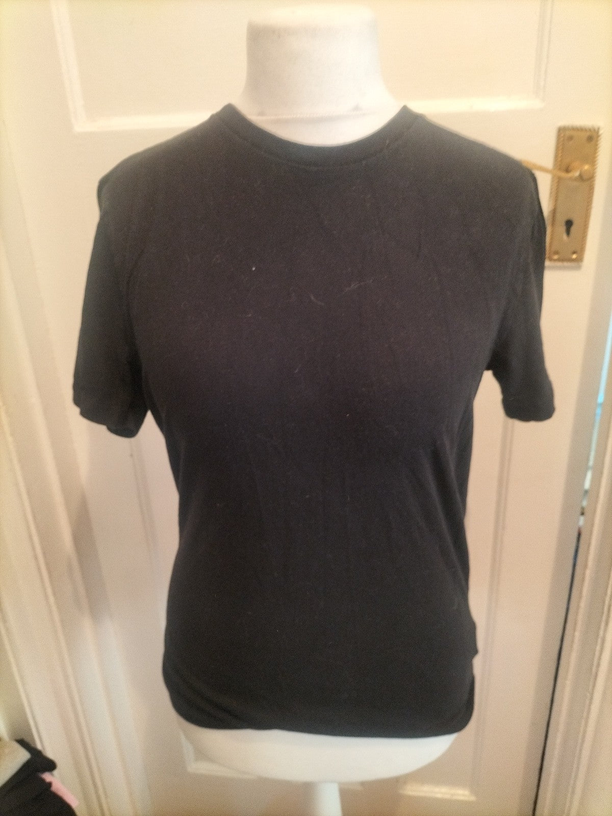 Mens Gap Size Small Black Short Sleeved T-shirt
