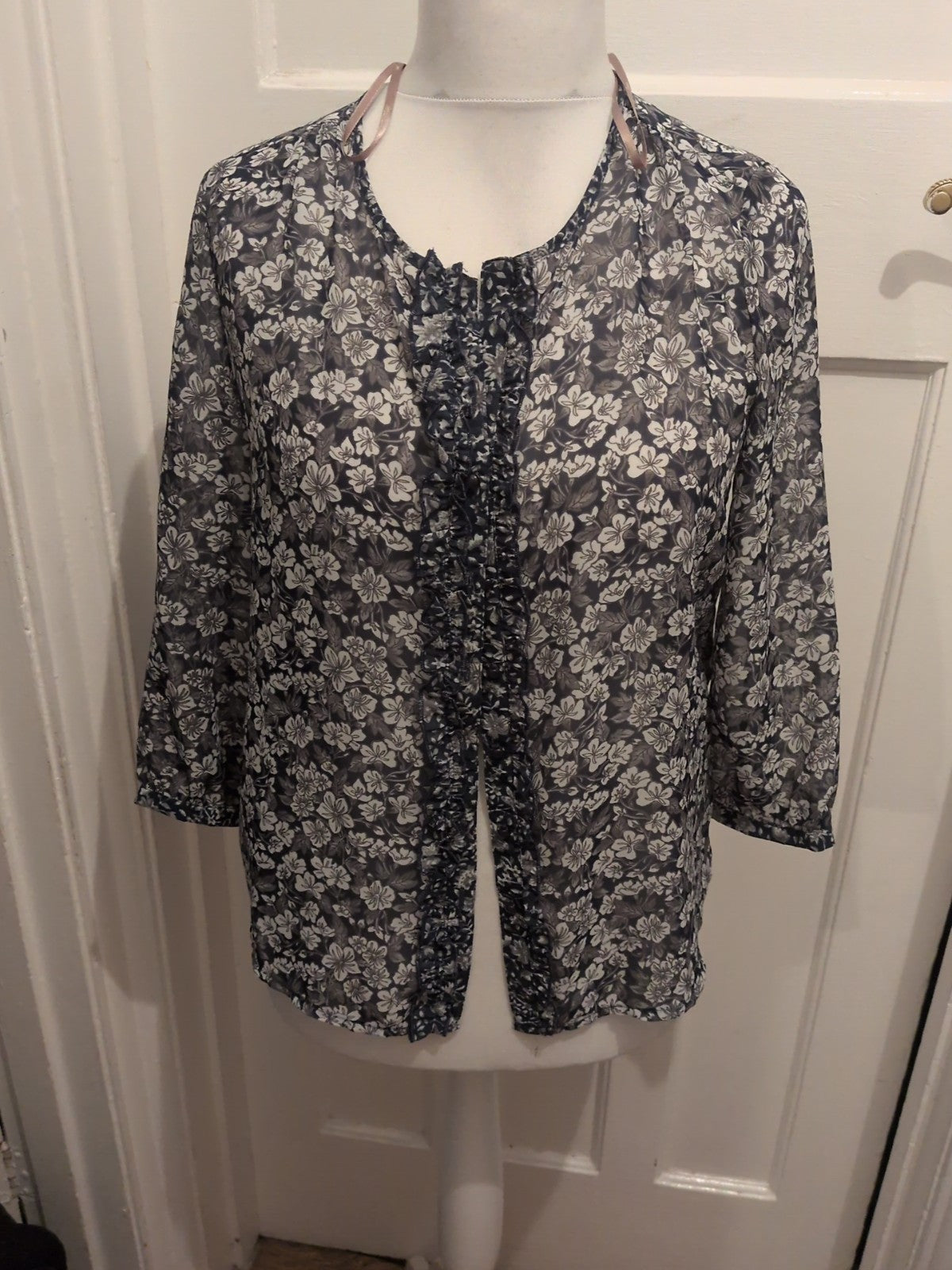 Brand New Soon 10 Navy Blue And White Floral Half Sleeve Blouse