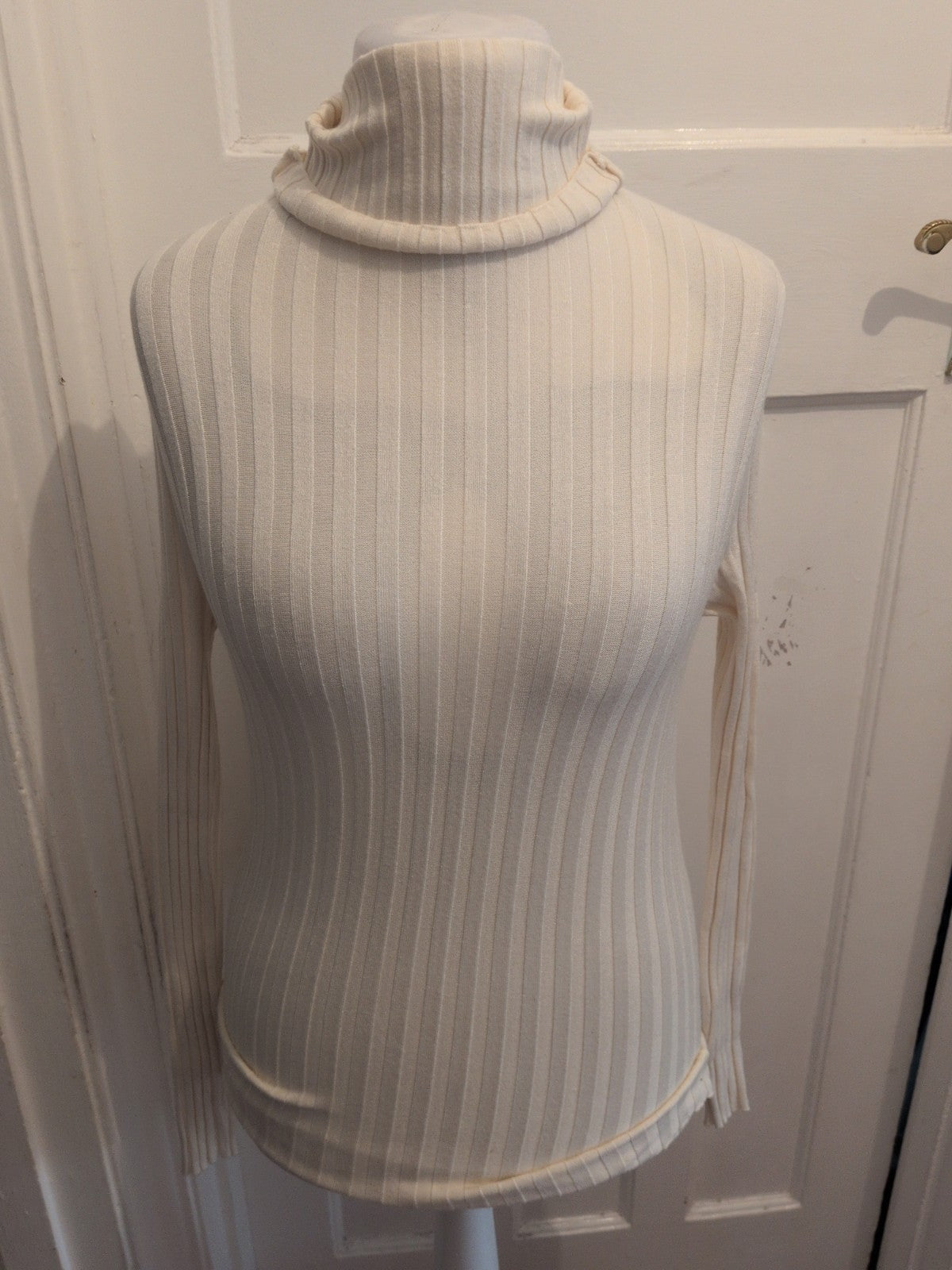 M/L White Ribbed Roll Neck Long Sleeve Jumper