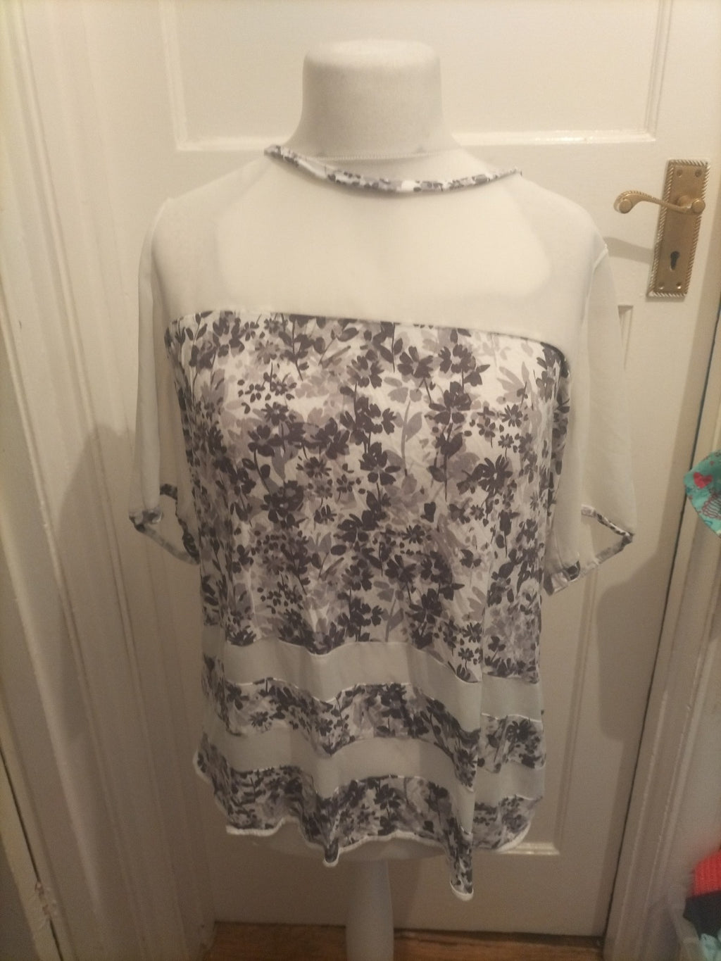 Next 20 Floral White Mesh Short Sleeve Blouse