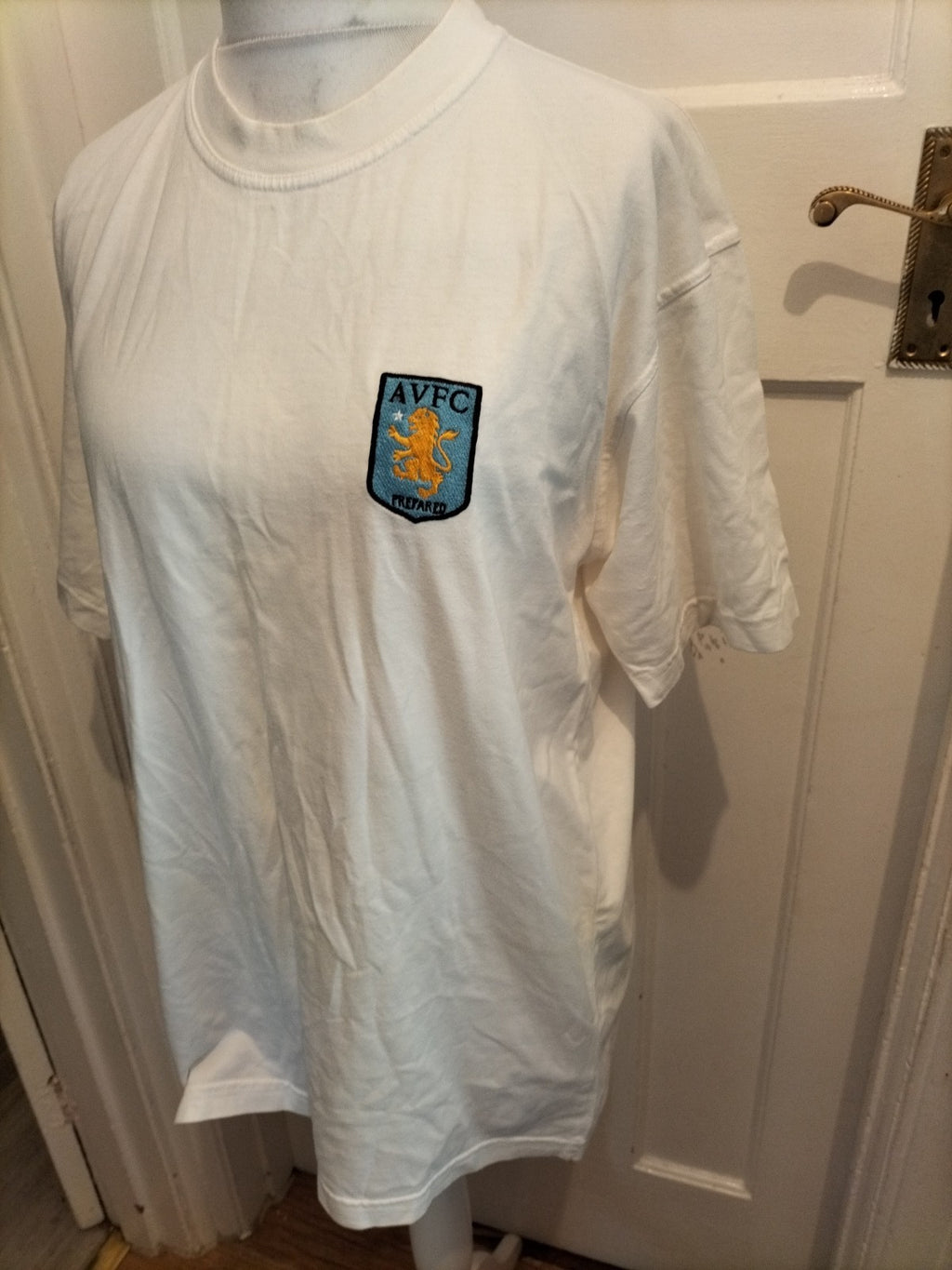 Mens AVFC Size 3XL White Tshirt Short Sleeved
