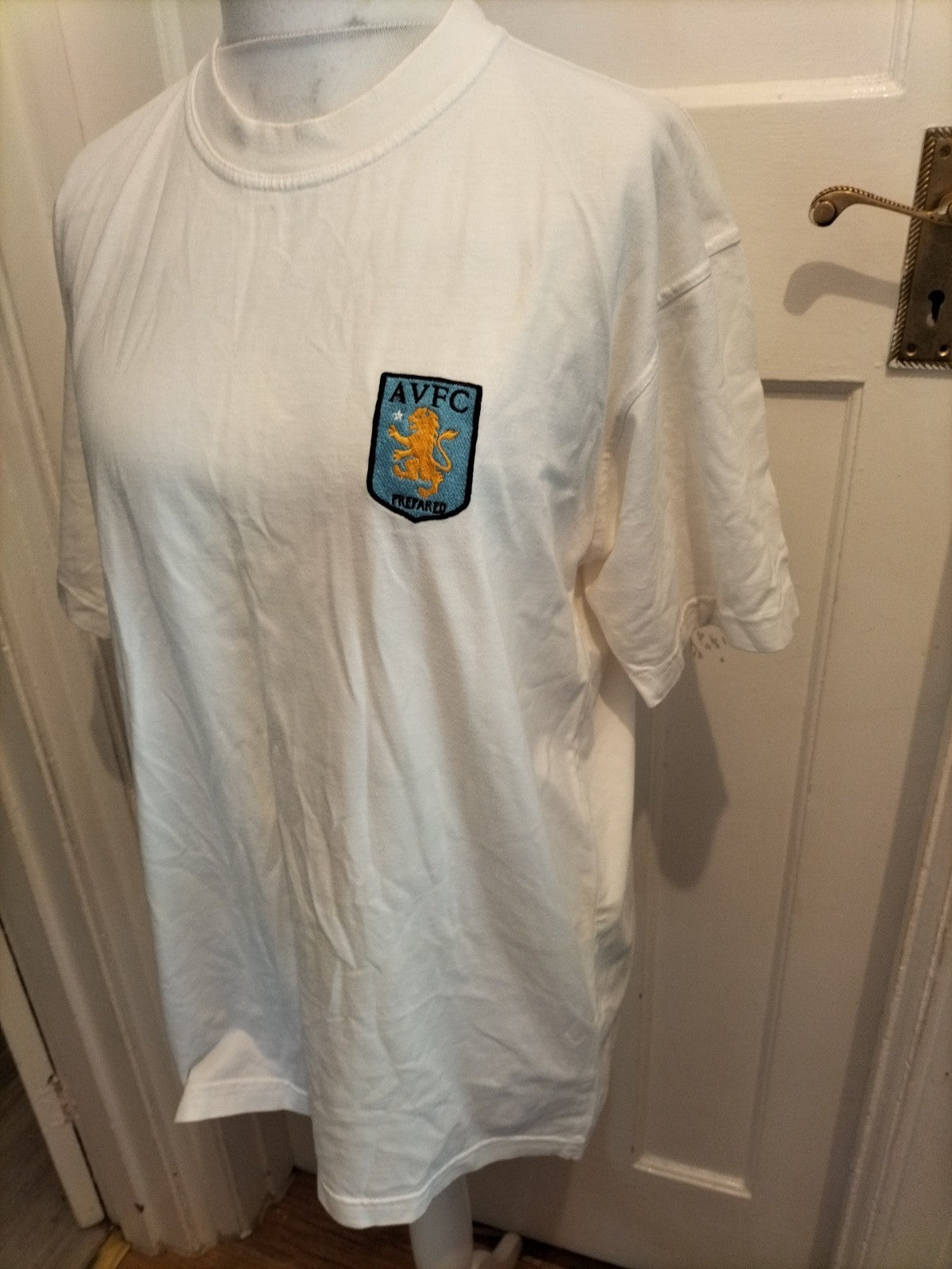 Mens AVFC Size 3XL White Tshirt Short Sleeved