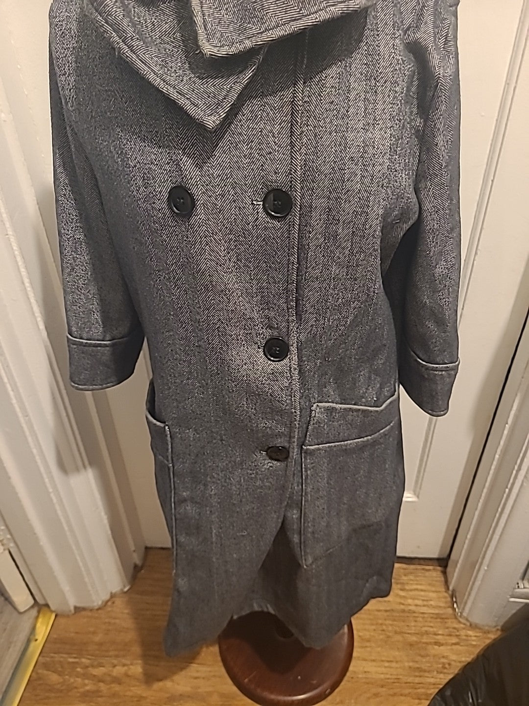 Ladies Lulu & Red Size 6 Aprox Grey Toned Long Sleeve Coat