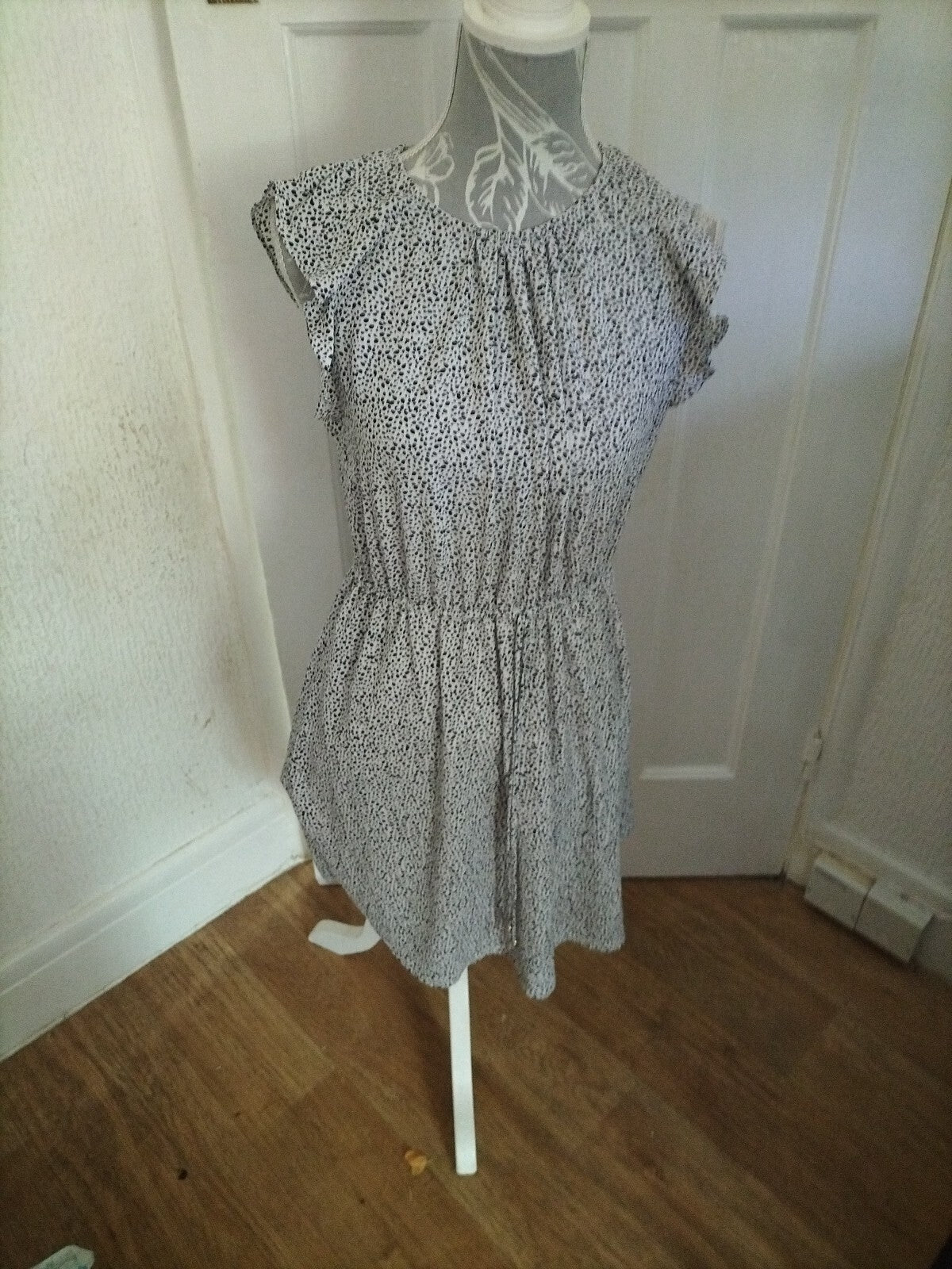 Ladies H&M Size 8 White Poka Dot Short Sleeve Dress