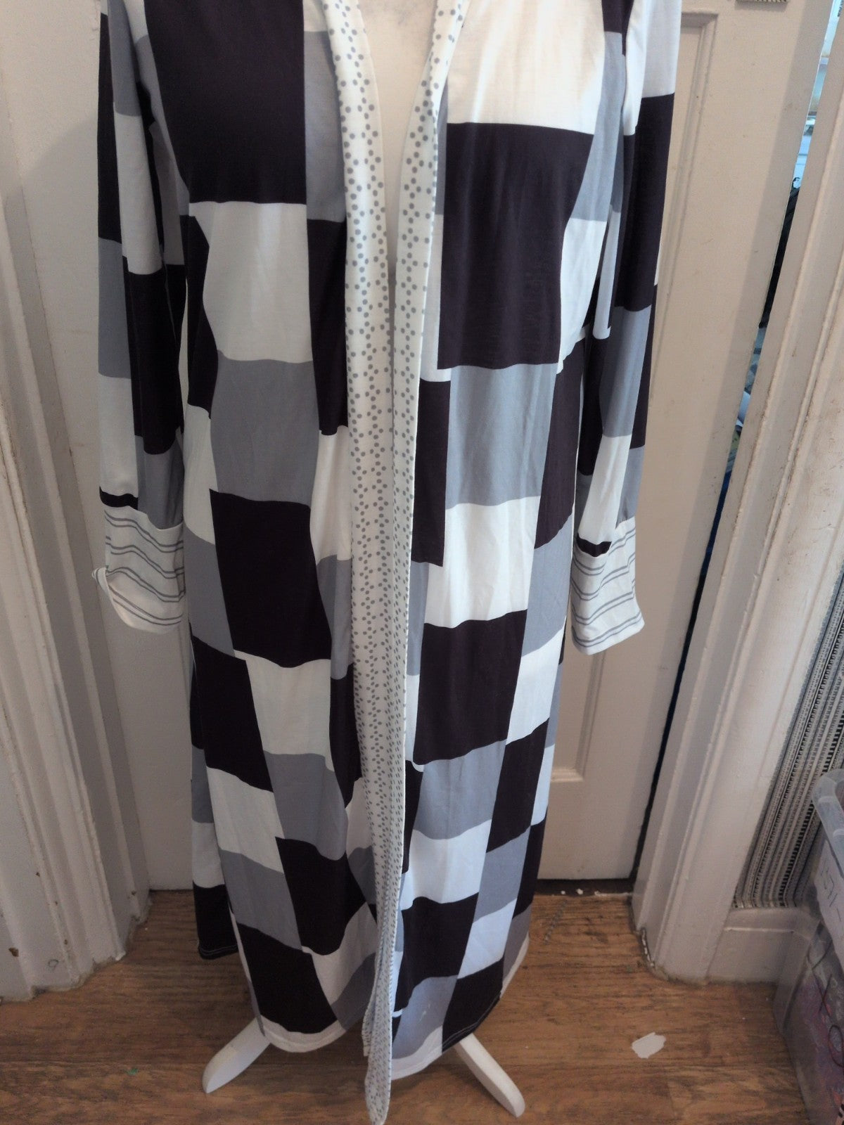 Ladies Size XL Grey White Black With Spotty Hem Long Length Blouse
