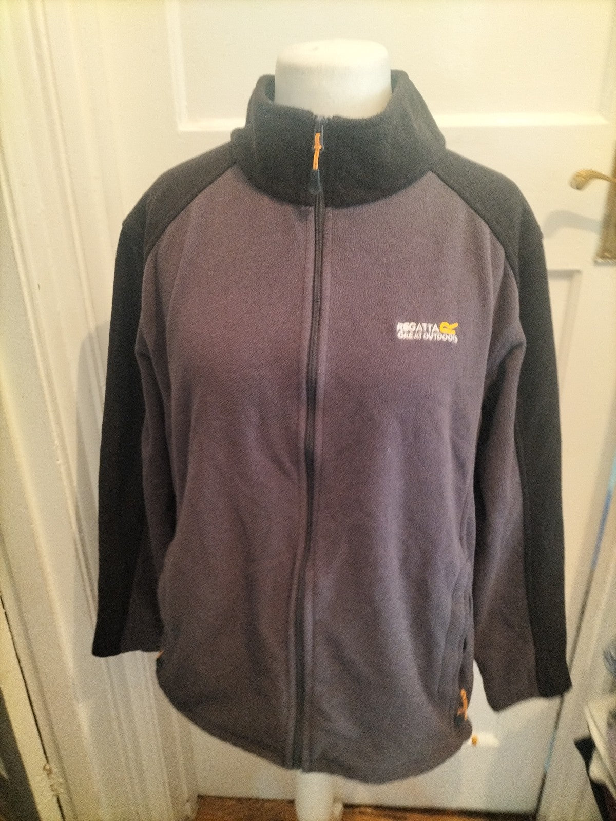 Regatta XL Grey And Black Long Sleeve Full Zip Jumper