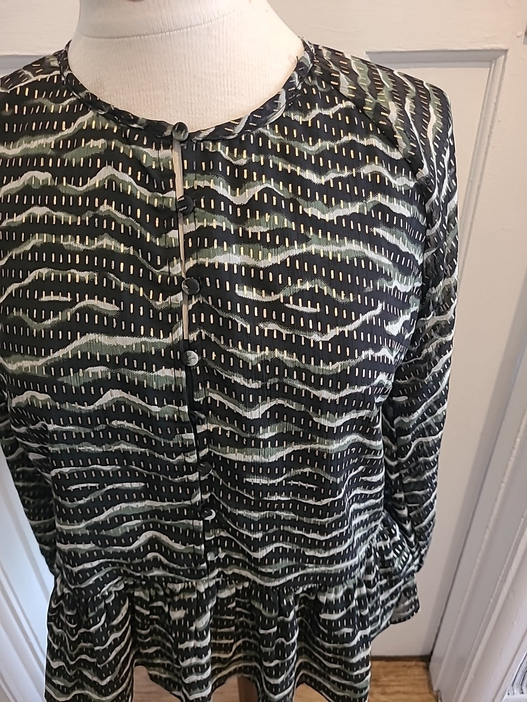 Ladies Great Plains Size 10 Green Gold Long Sleeved Blouse