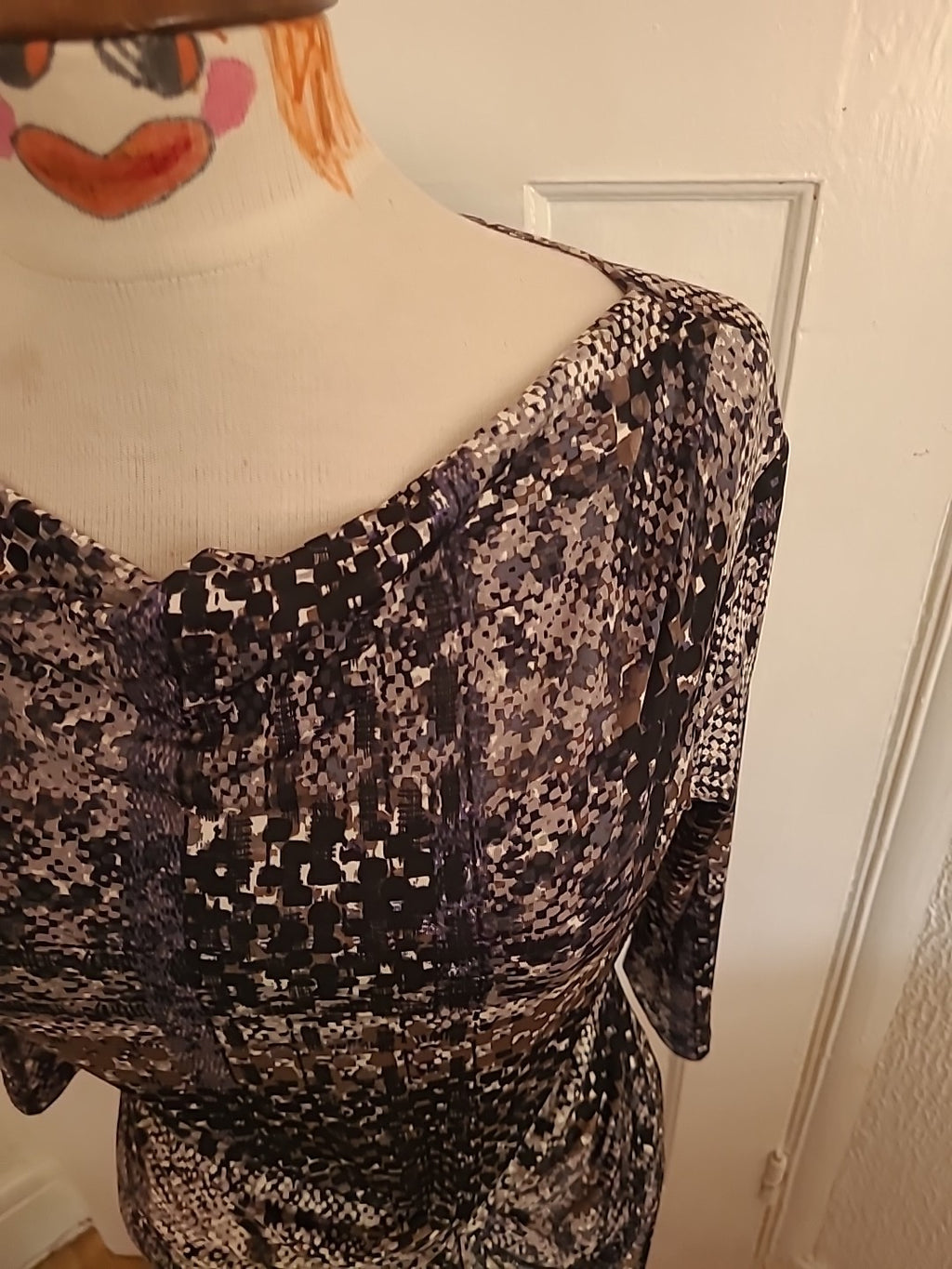 Ladies Isle Jacobson Size Medium Grey/black/khaki Mid Sleeved Ruched Dress
