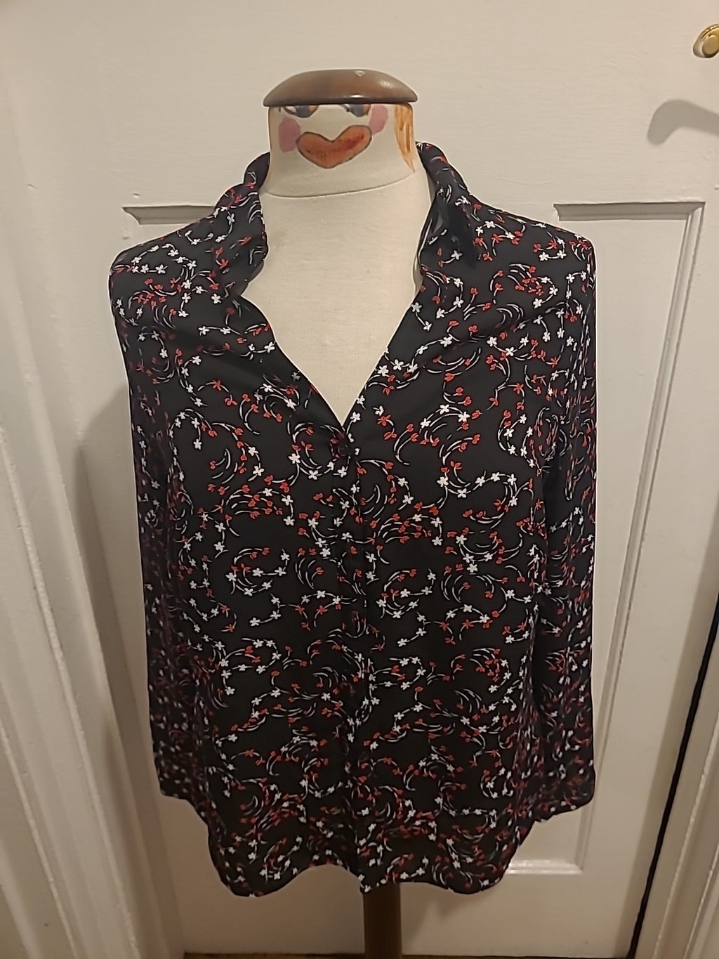 Ladies Papaya Collection Size 12 Black/Red/White Floral Long Sleeved Buttoned...