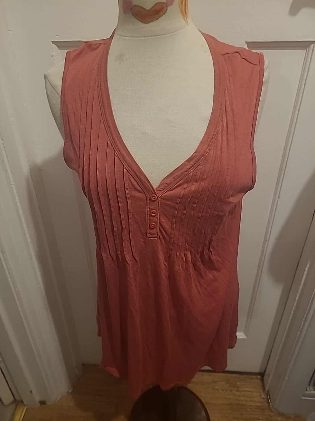Ladies Tu Size 14 Pink V Neck Pleat Sleeveless Top
