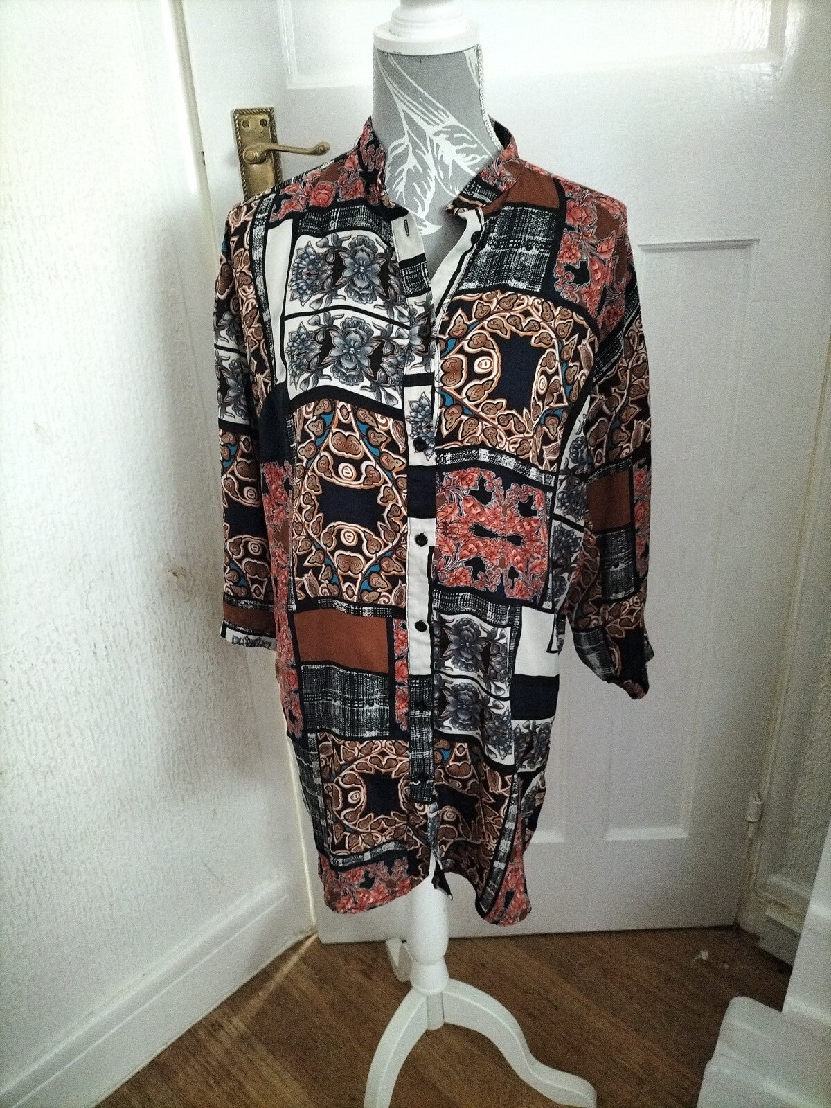 Ladies Love Over Things Size Small Black Multi Colored Long Sleeved Blouse