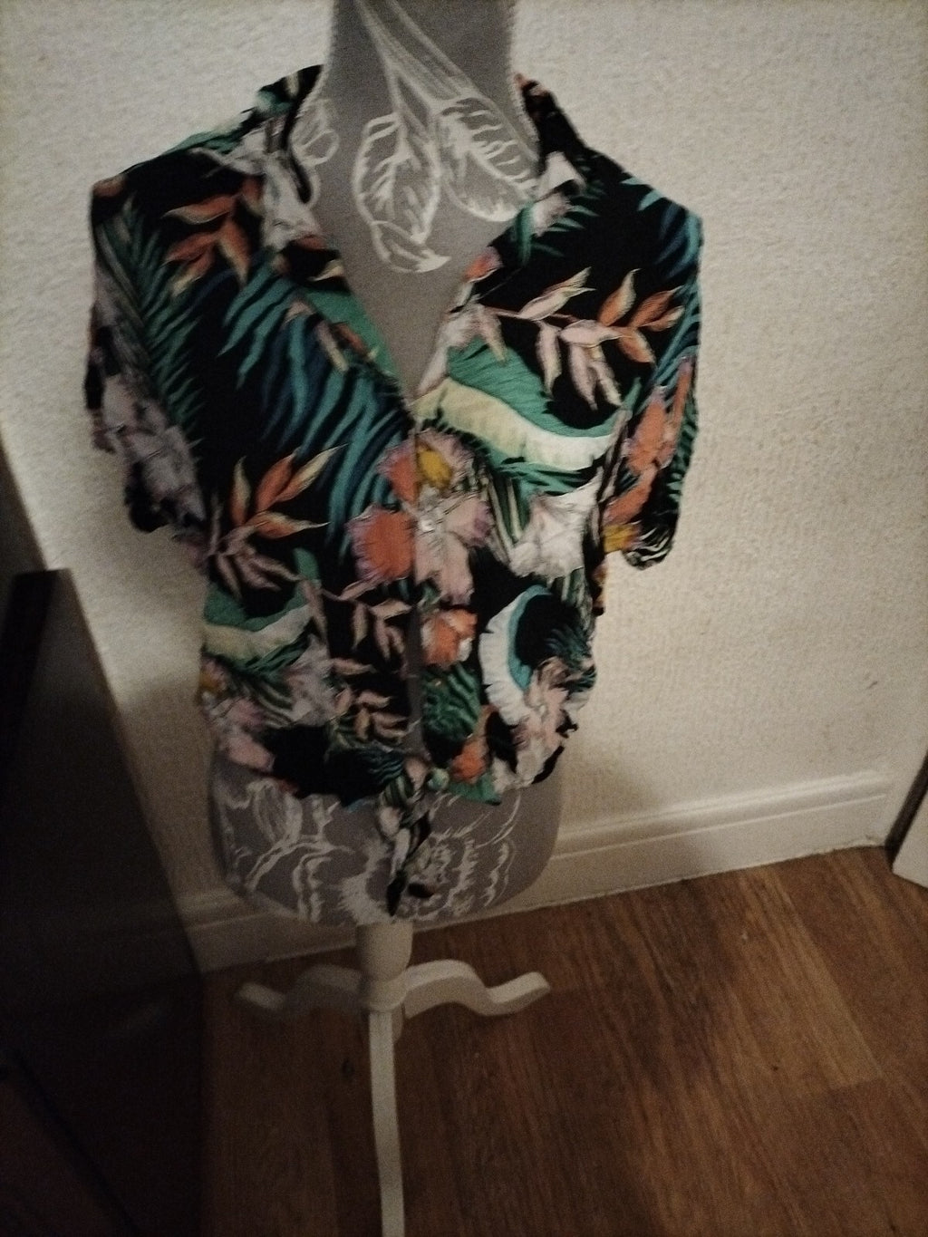 Ladies Peacocks Size 10 Multi Floral Short Sleeved Blouse