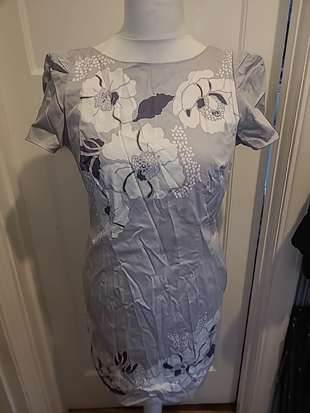 Ladies Oasis Size 14 White And Grey Floral Lined Short Sleeved Dress