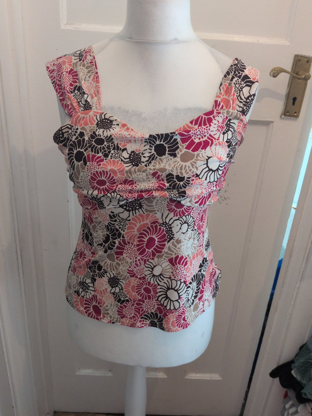 Kaliko 12 Pink/Red/Beige Sleeveless Blouse Top