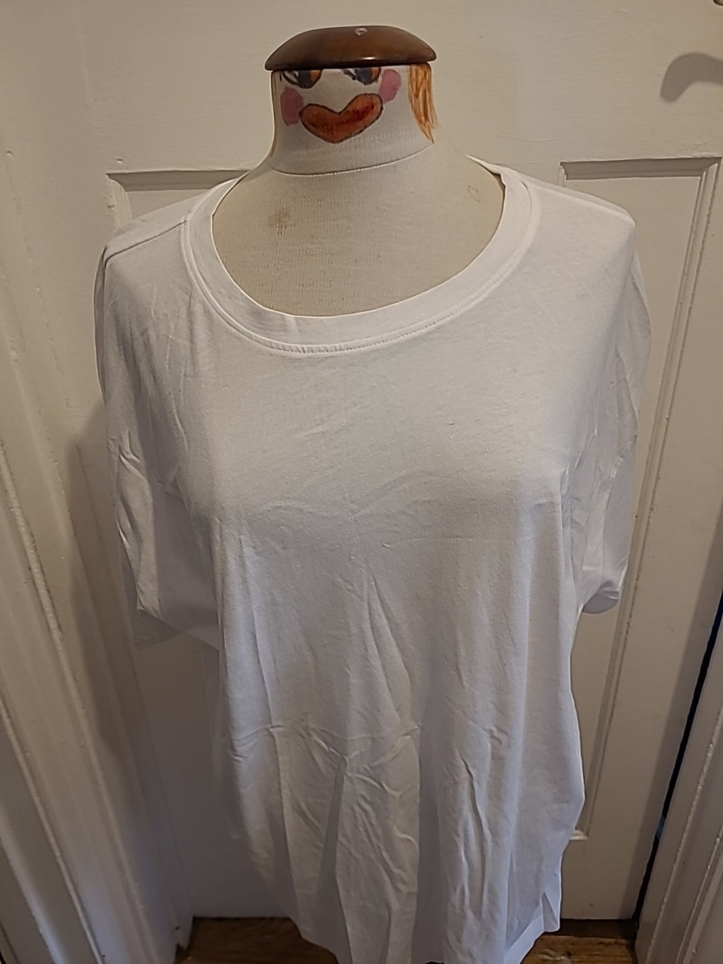 Ladies Papaya Size XL White Round Neck Short Sleeved Oversized Tshirt