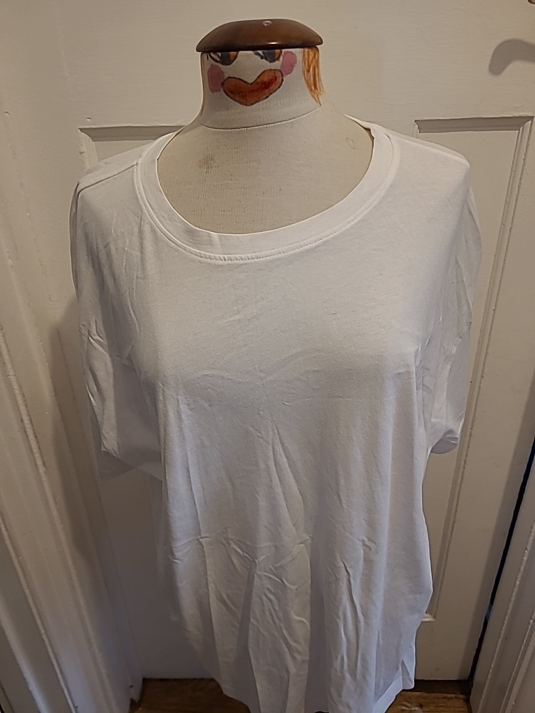Ladies Papaya Size XL White Round Neck Short Sleeved Oversized Tshirt